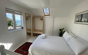 Cheerful one bedroom cottage in Mousehole.